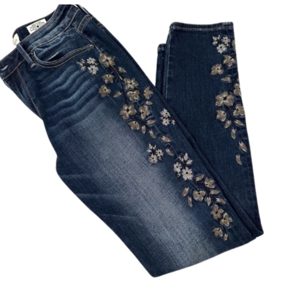 Driftwood Jackie High Rise
Skinny Jeans - Metallic Embroidered Denim  | 27 - Picture 5 of 11